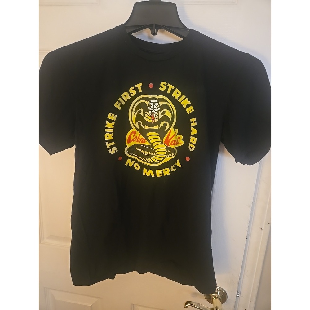 Cobra Kai‎ T-Shirt Mens Small  Black Yellow Karate Kid Strike First No Mercy